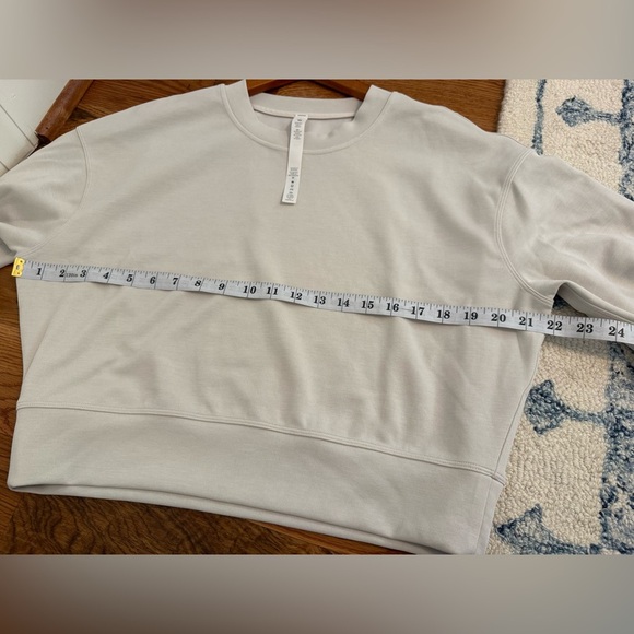 Lululemon Perfectly Oversized Crop Crew Softstreme Women Long Sleeve Beige Sz 2 - Picture 3 of 7